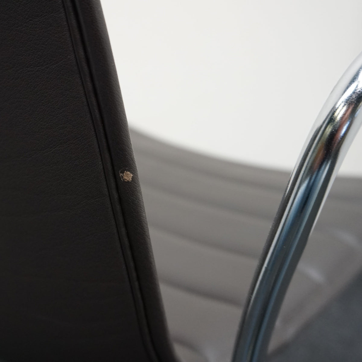 Arper Catifa 53 Design Vergaderstoel | Verrijdbaar | Donkerbruin Leer