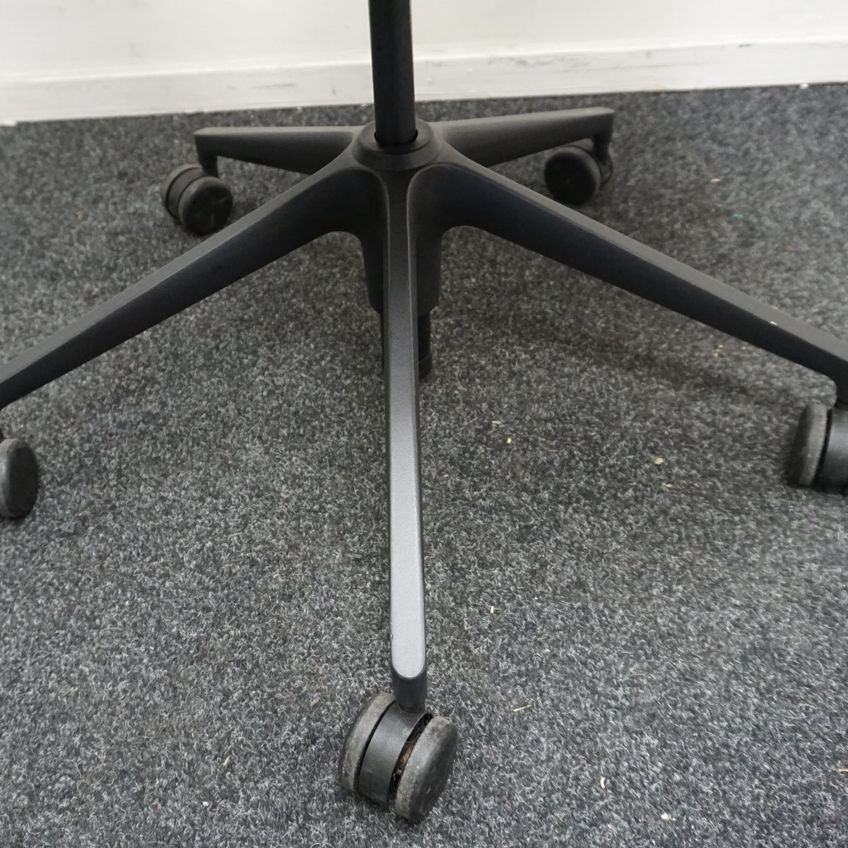 Vitra ID Trim L Bureaustoel | Lichtgrijs / Zwart