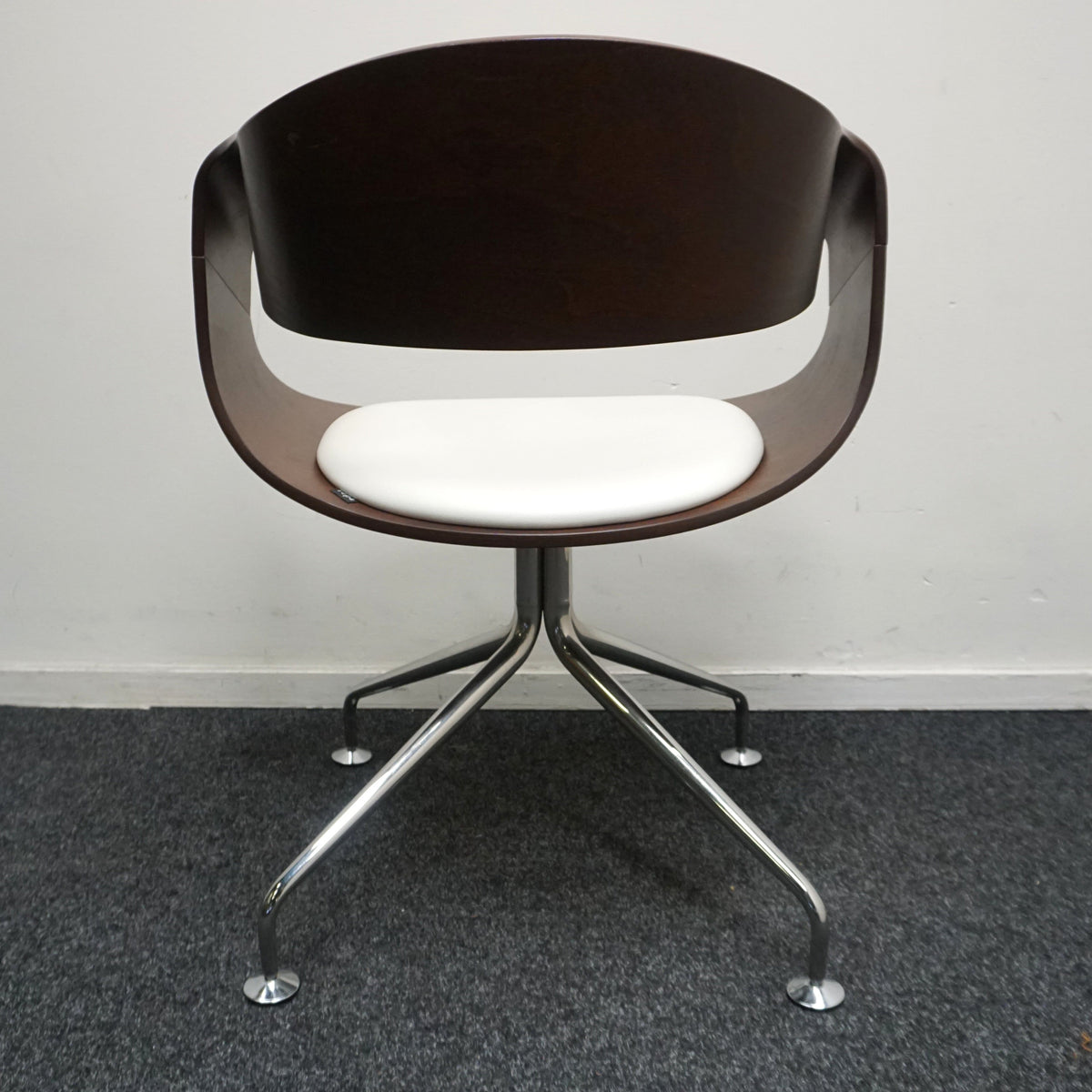 Vepa Embrace Design Stoel | Donkerbruin hout | Wit Leer