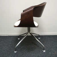 Vepa Embrace Design Stoel | Donkerbruin hout | Wit Leer