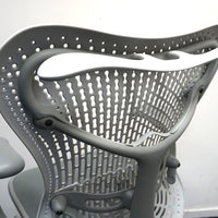 Herman Miller Mirra 1 Bureaustoel | Grijs / Lichtgrijs | met Kledinghanger