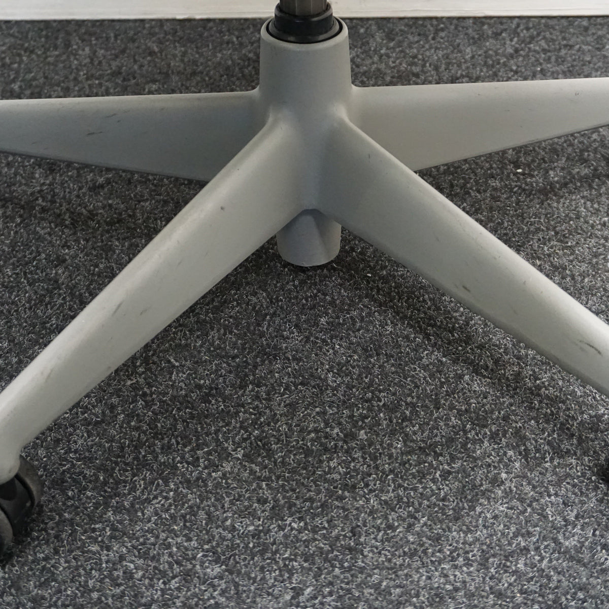 Herman Miller Mirra 1 Bureaustoel | Grijs / Lichtgrijs