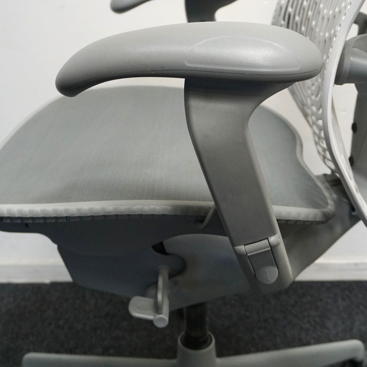 Herman Miller Mirra 1 Bureaustoel | Grijs / Lichtgrijs