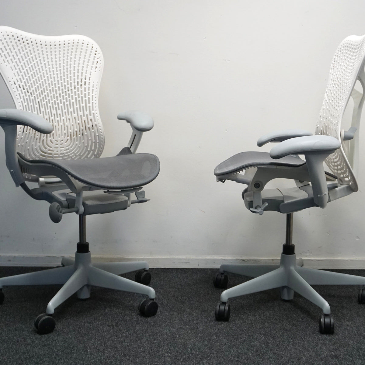 Herman Miller Mirra 2 Bureaustoel | Wit / Lichtgrijs