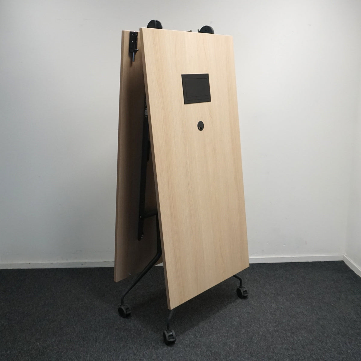 Mara Klaptafel Verrijdbaar | 320 x 80 cm | Midden eiken | Kabeldoorvoer