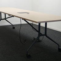Mara Klaptafel Verrijdbaar | 320 x 80 cm | Midden eiken | Kabeldoorvoer