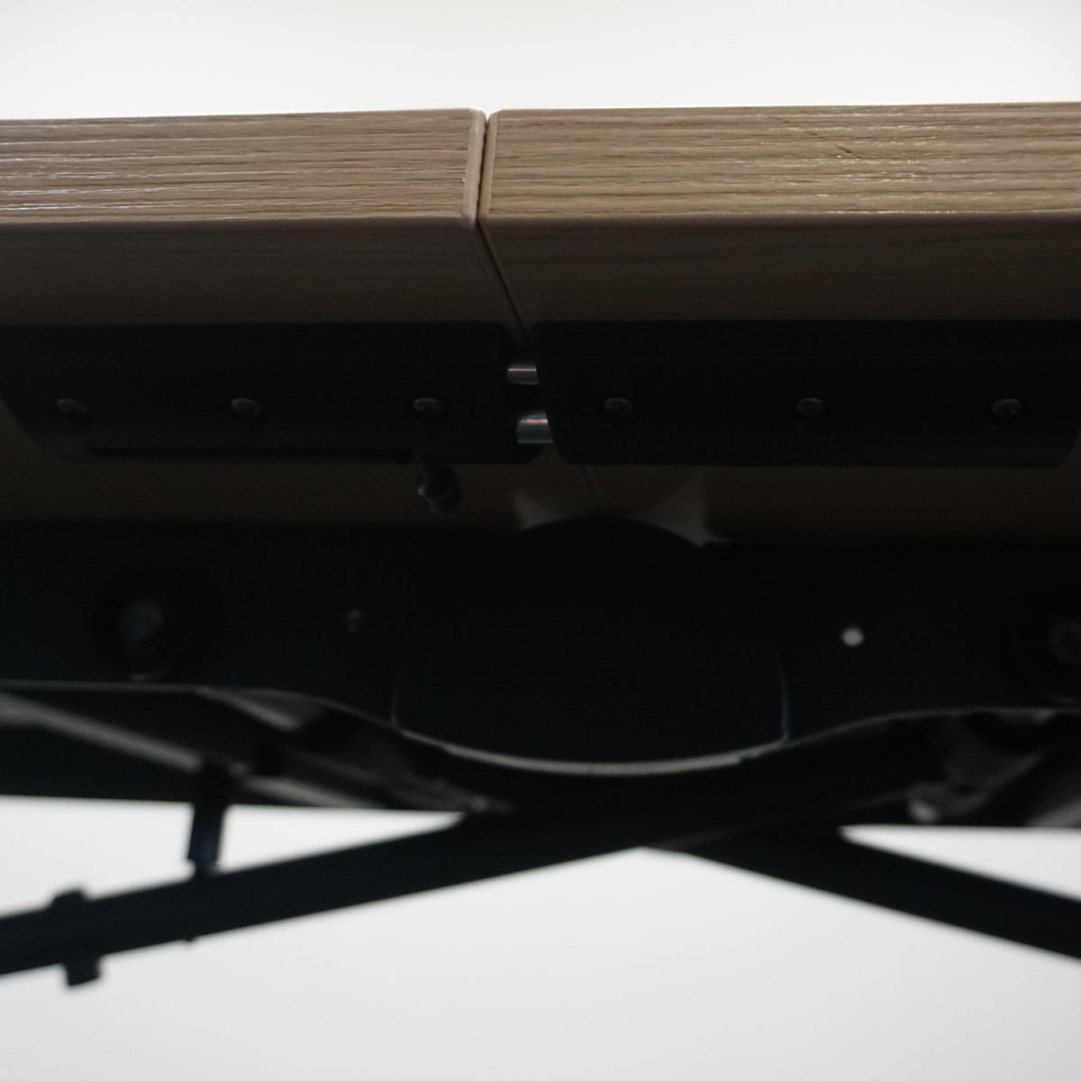 Mara Klaptafel Verrijdbaar | 320 x 80 cm | Midden eiken | Kabeldoorvoer