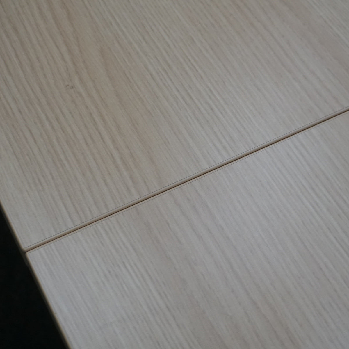 Mara Klaptafel Verrijdbaar | 320 x 80 cm | Midden eiken | Incl Stopcontact