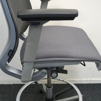 Steelcase Think V2 Baliestoel / Bureaustoel | Ergonomisch | Grijs