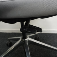 Coalesse Massaud Mid Back Vergaderstoel | Lichtgrijs