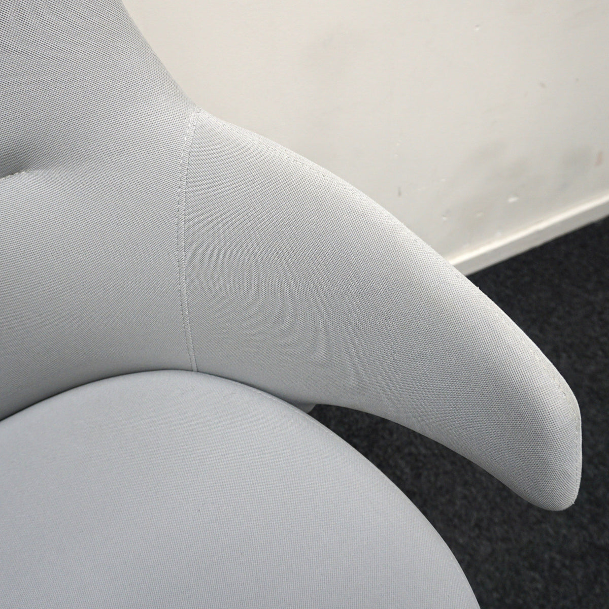 Coalesse Massaud Mid Back Vergaderstoel | Lichtgrijs
