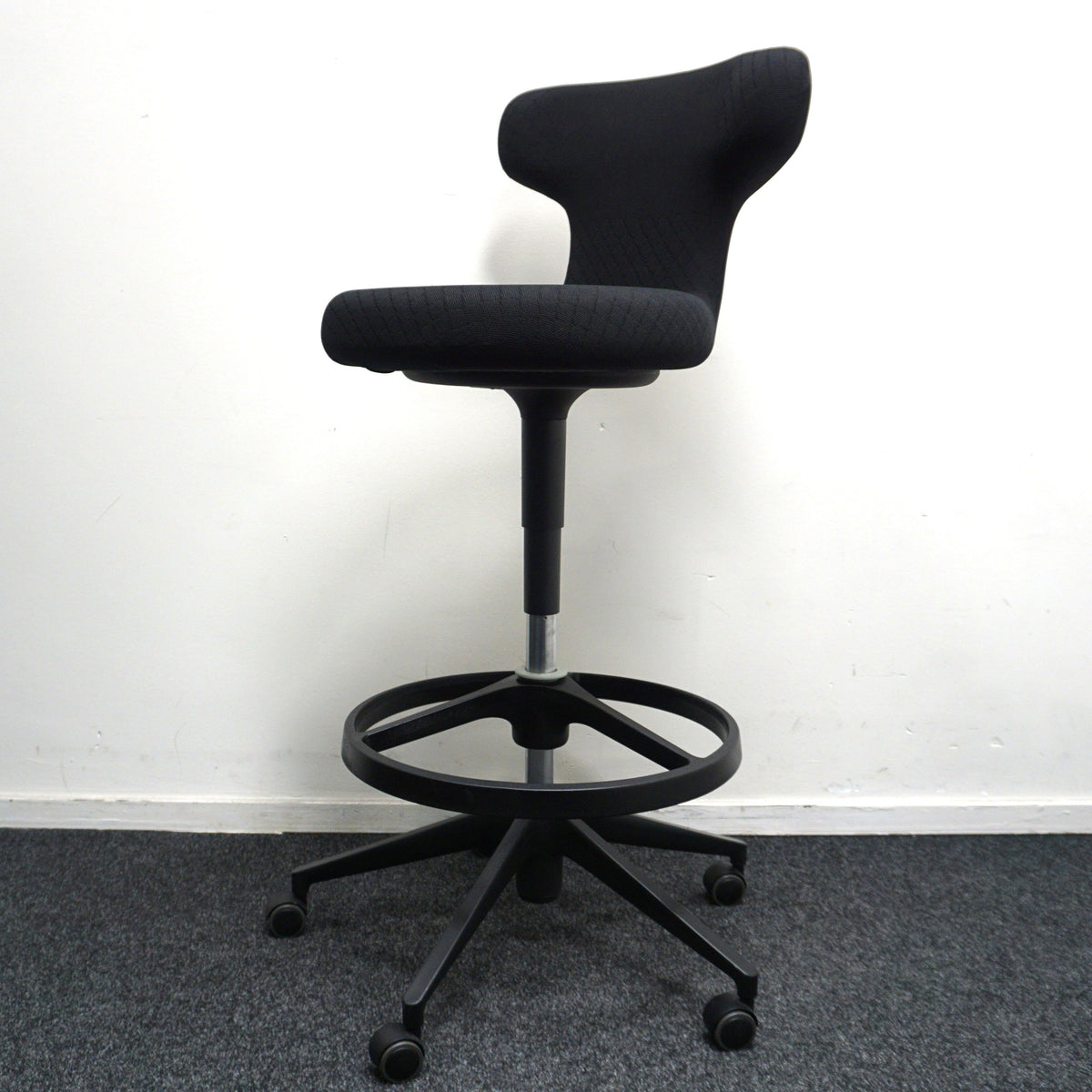 Vitra Pivot High Stool Baliestoel | Zwart