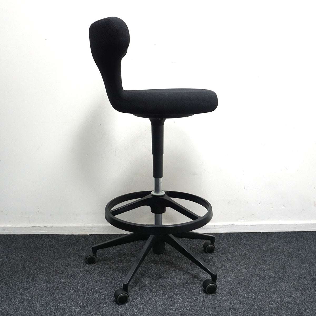 Vitra Pivot High Stool Baliestoel | Zwart