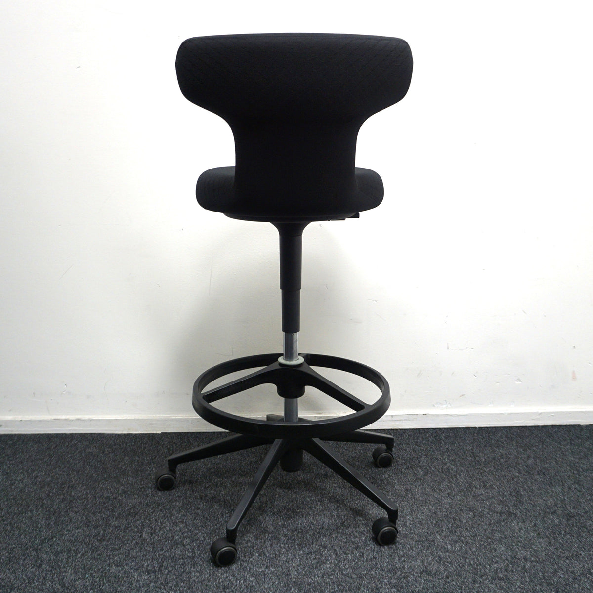 Vitra Pivot High Stool Baliestoel | Zwart