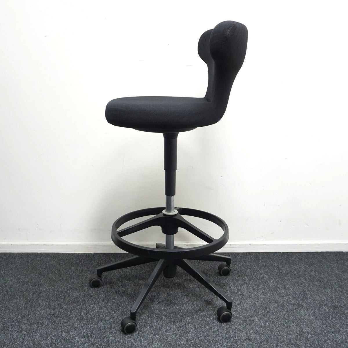 Vitra Pivot High Stool Baliestoel | Zwart