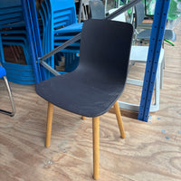 Vitra Hal Kantine / Vergaderstoel | Donkerblauw / Hout