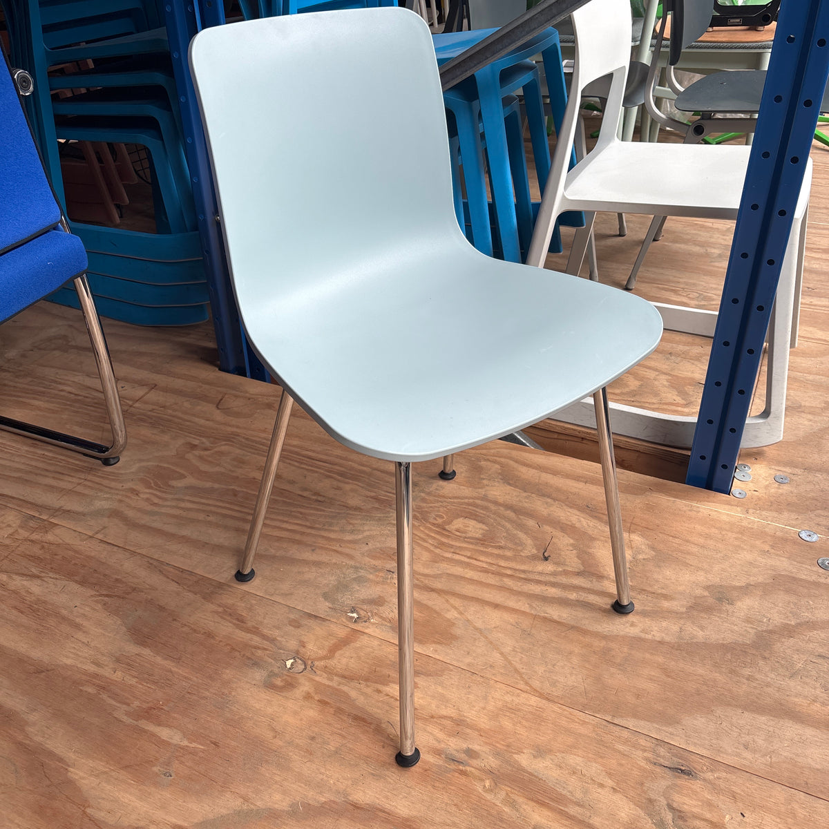 Vitra Hal Kantine / Vergaderstoel | Lichtblauw / Chrome