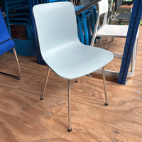 Vitra Hal Kantine / Vergaderstoel | Lichtblauw / Chrome