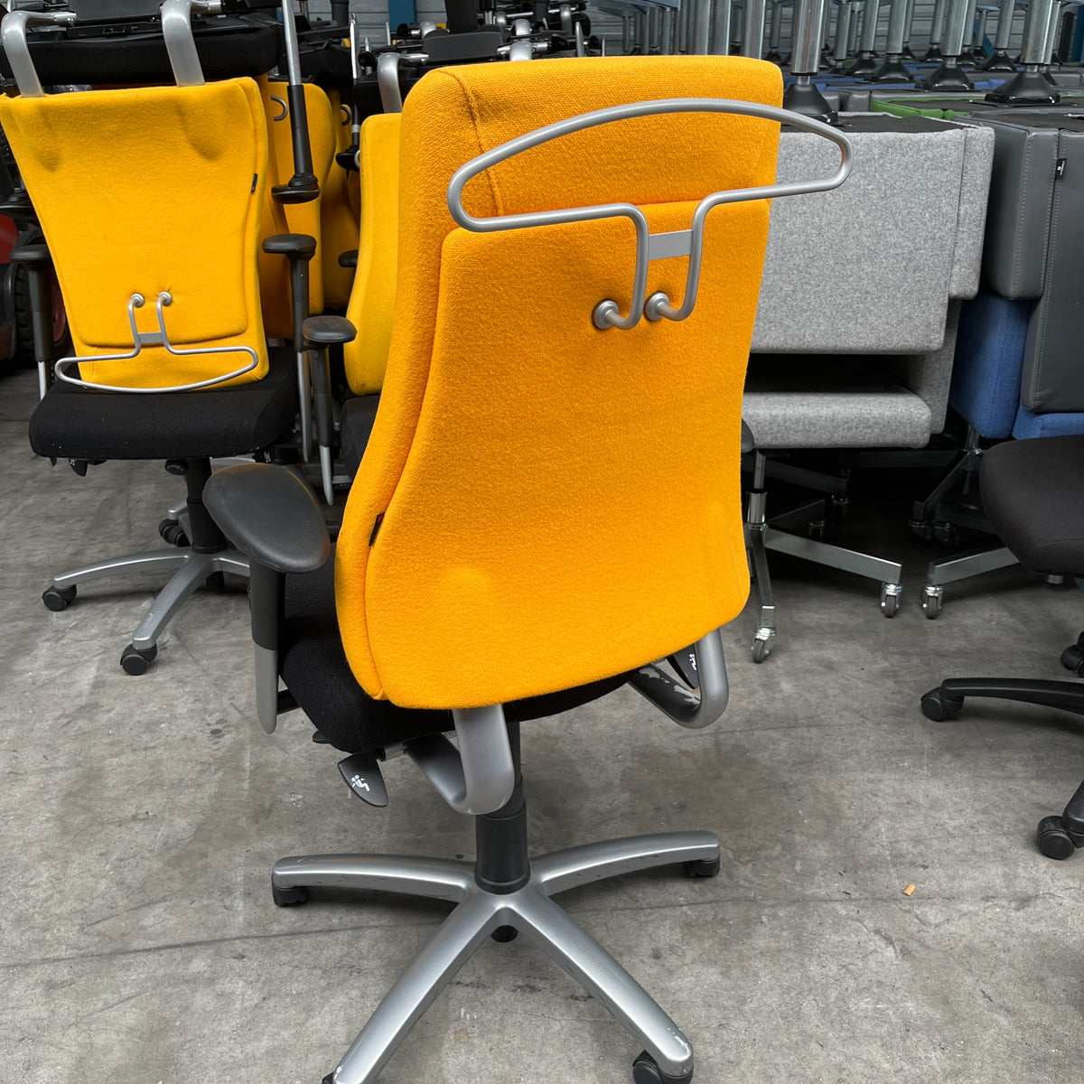 BMA Axia Max Bureaustoel | Geel / Zwart