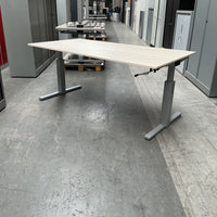 Gispen TM Slingerbureau | 180x90 cm | Hoogte 62-84 cm | Licht Eiken