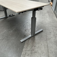 Gispen TM Slingerbureau | 180x90 cm | Hoogte 62-84 cm | Licht Eiken