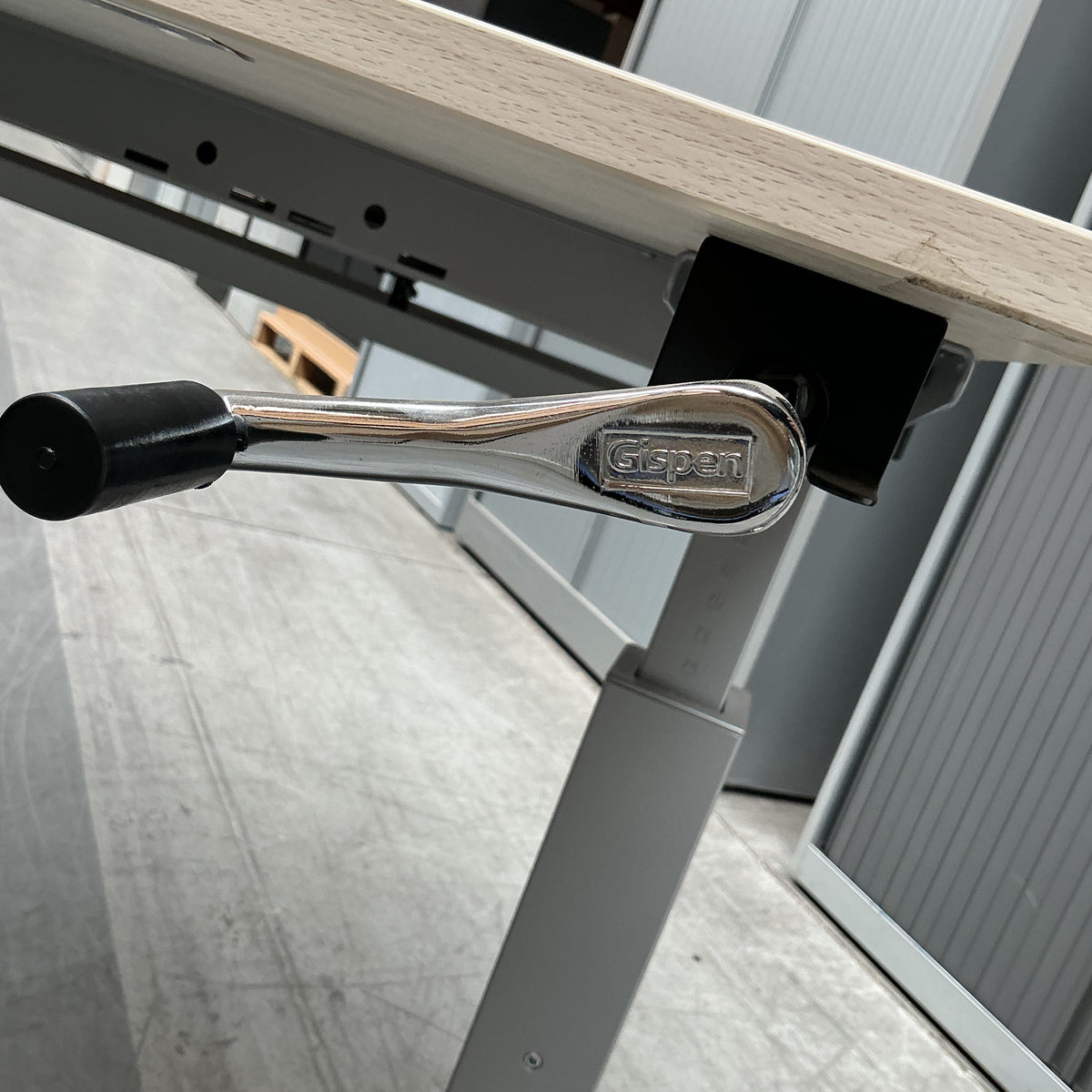 Gispen TM Slingerbureau | 180x90 cm | Hoogte 62-84 cm | Licht Eiken