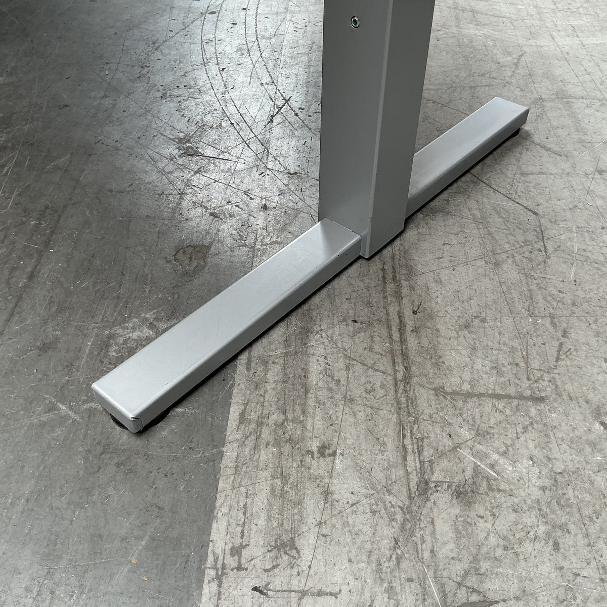 Gispen TM Slingerbureau | 180x90 cm | Hoogte 62-84 cm | Licht Eiken