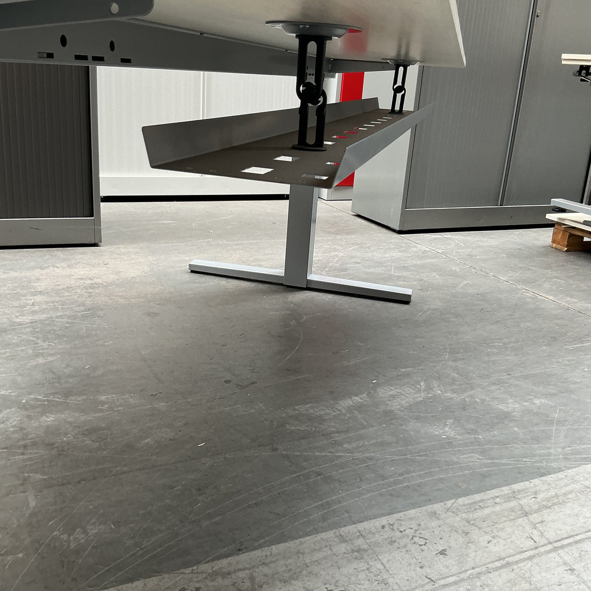 Gispen TM Slingerbureau | 180x90 cm | Hoogte 62-84 cm | Licht Eiken