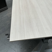 Gispen TM Slingerbureau | 180x90 cm | Hoogte 62-84 cm | Licht Eiken