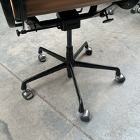 Vitra/Herman Miller Eames EA 119 Directiestoel | Cognac Leer | Zwart
