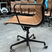 Vitra/Herman Miller Eames EA 119 Directiestoel | Cognac Leer | Zwart