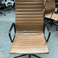 Vitra/Herman Miller Eames EA 119 Directiestoel | Cognac Leer | Zwart