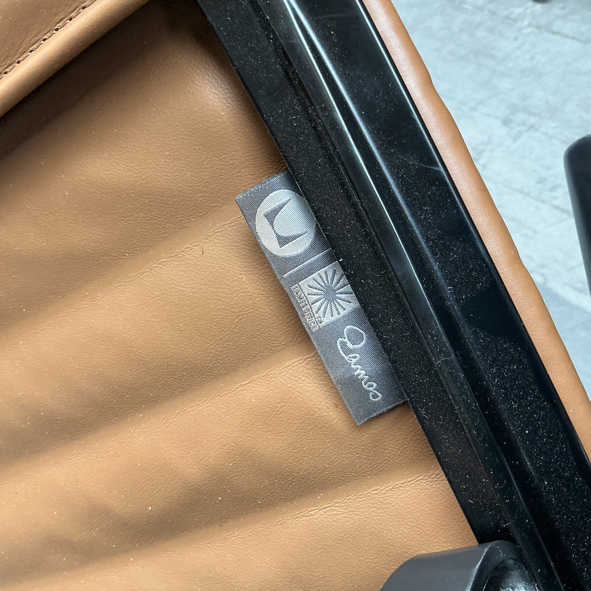 Vitra/Herman Miller Eames EA 119 Directiestoel | Cognac Leer | Zwart