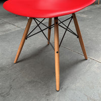 Vitra Eames Plastic Chair DSW | Eetkamerstoel | Rood | Essenhout