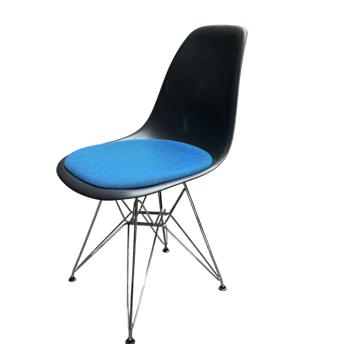 Vitra Eames Plastic Chair DSR | Eetkamerstoel | Zwarte Kuip | Blauw Zitkussen | Zwart Frame