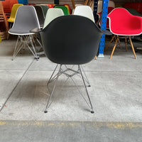Vitra Eames DAR Design Stoel | Zwart | Chroom