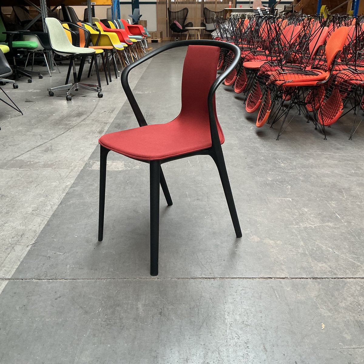 Vitra Belleville Chair Stoel | Kunststof | Rode Stof