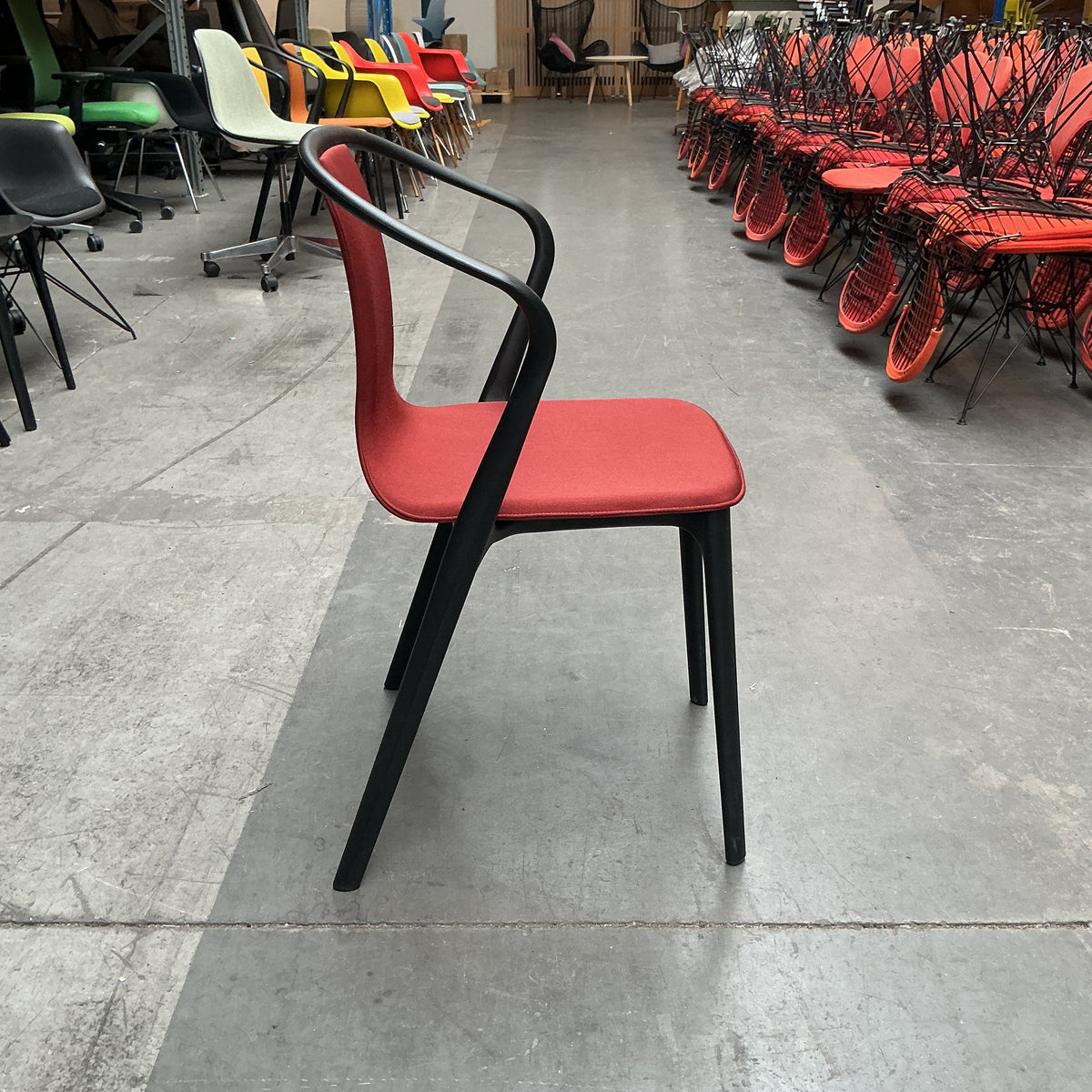 Vitra Belleville Chair Stoel | Kunststof | Rode Stof