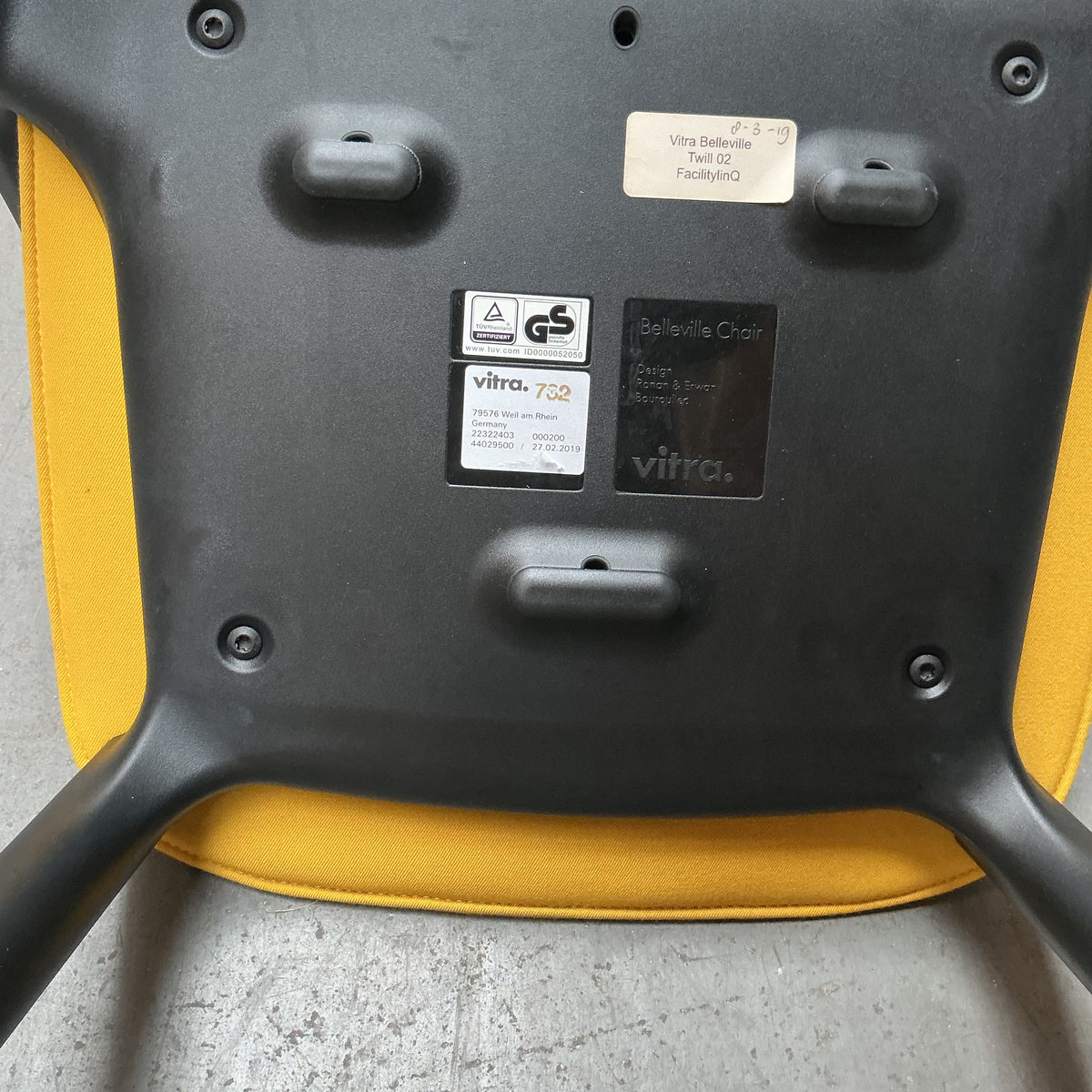 Vitra Belleville Chair Stoel | Kunststof | Gele Stof