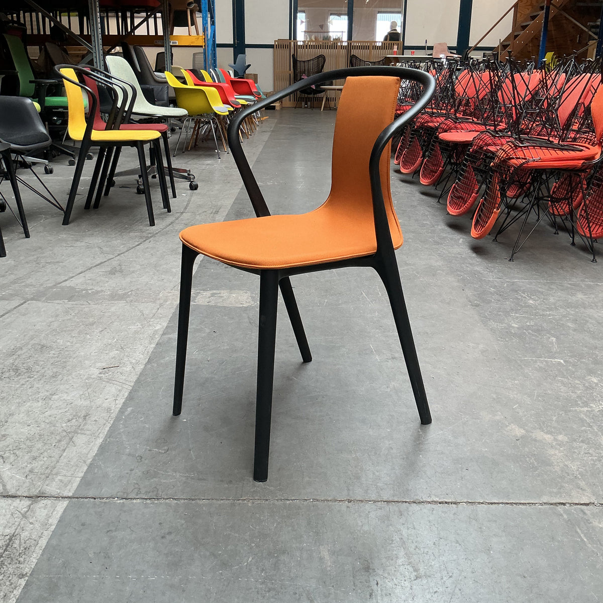 Vitra Belleville Chair Stoel | Kunststof | Oranje Stof