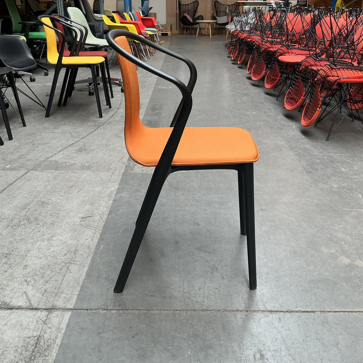 Vitra Belleville Chair Stoel | Kunststof | Oranje Stof
