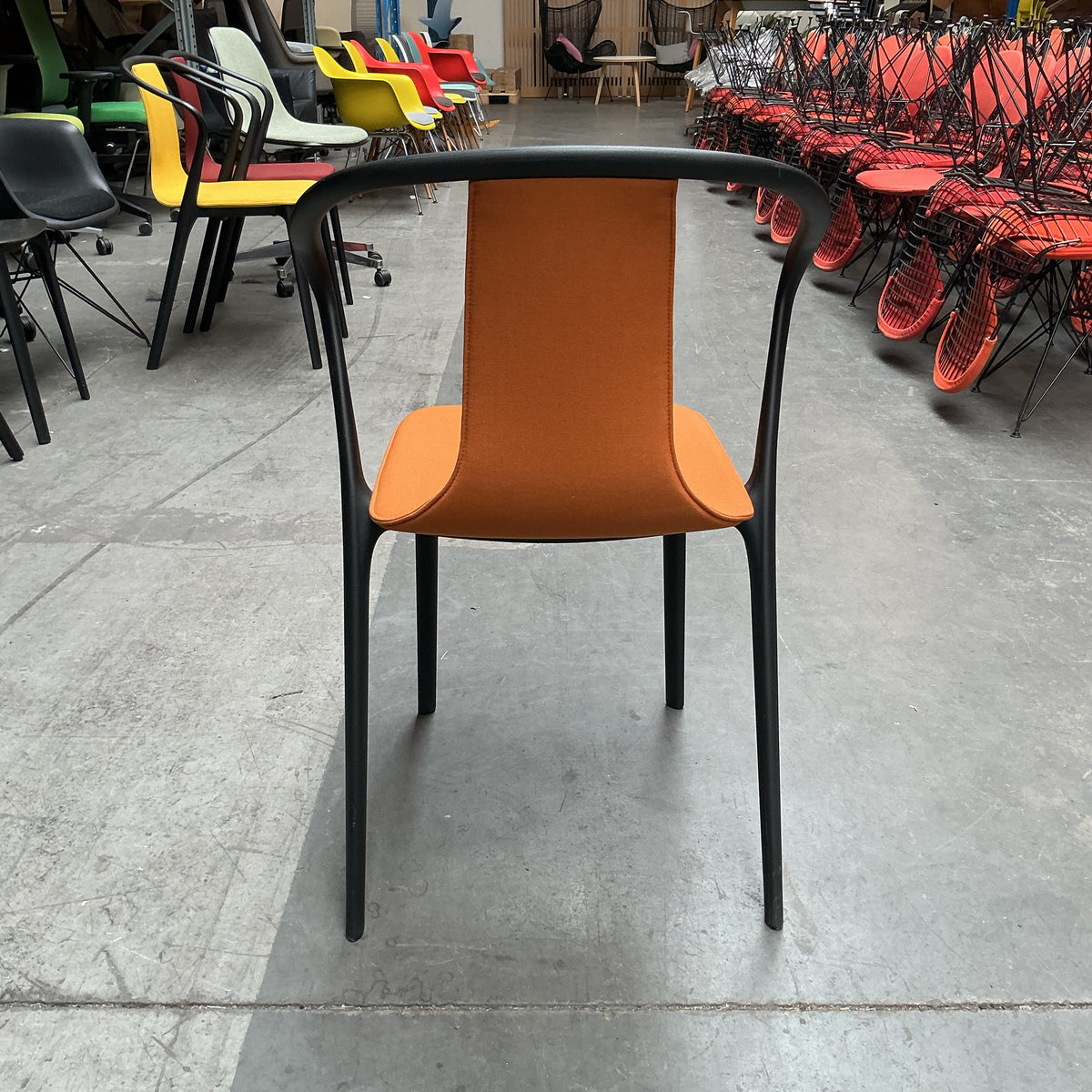Vitra Belleville Chair Stoel | Kunststof | Oranje Stof