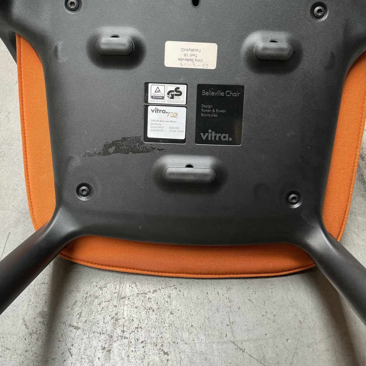 Vitra Belleville Chair Stoel | Kunststof | Oranje Stof