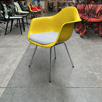 Vitra Eames DAX Design Stoel | Geel | Grijze Zitting