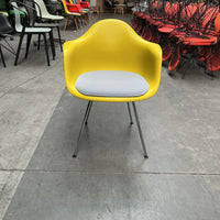 Vitra Eames DAX Design Stoel | Geel | Grijze Zitting