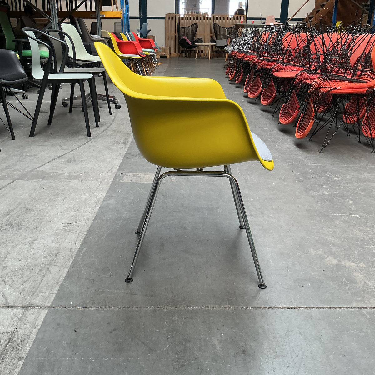 Vitra Eames DAX Design Stoel | Geel | Grijze Zitting
