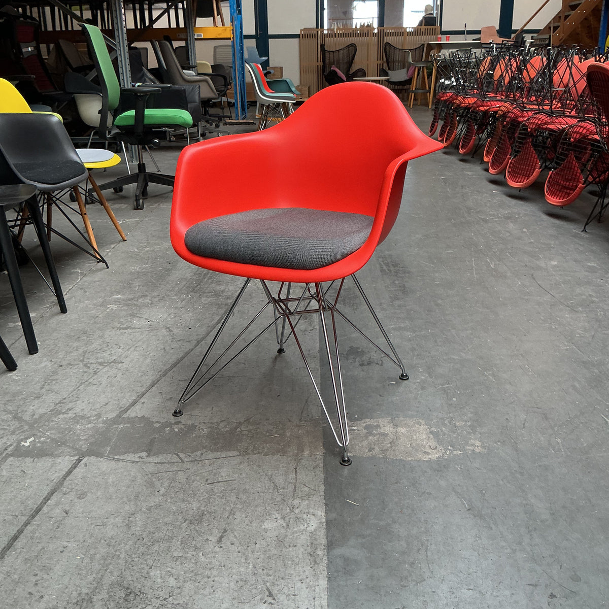 Vitra Eames Dar | Rood | Chroom | met zitkussen Grijs Gemêleerd
