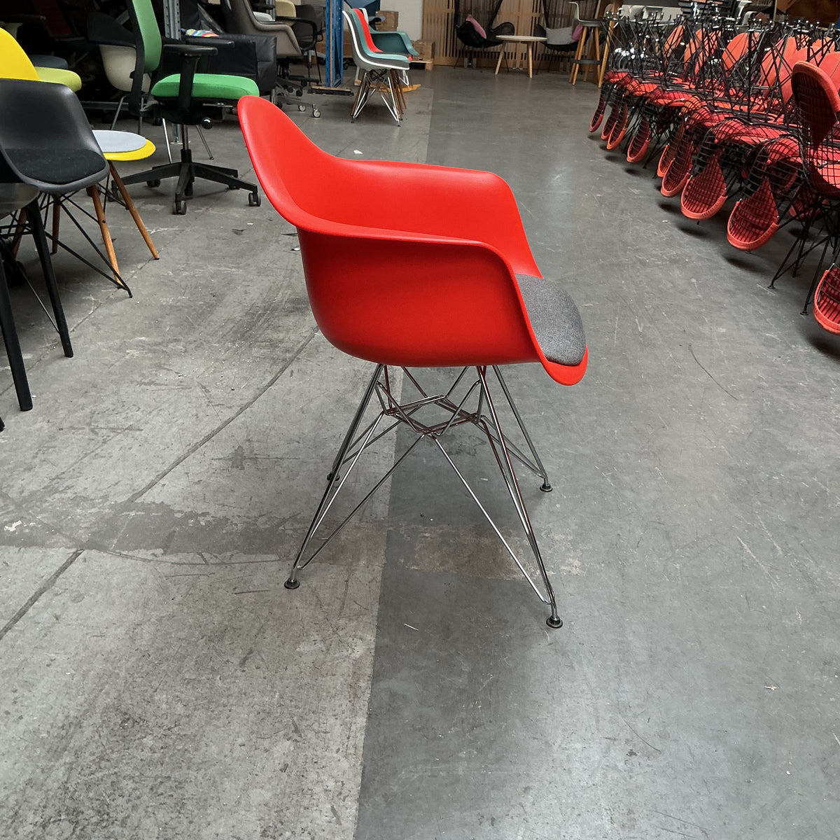 Vitra Eames Dar | Rood | Chroom | met zitkussen Grijs Gemêleerd