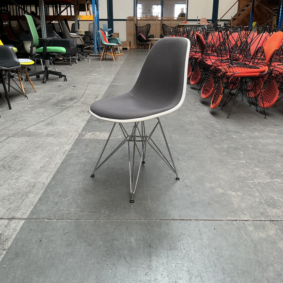 Vitra Eames DSR | Witte Kuip | Grijs gestoffeerd