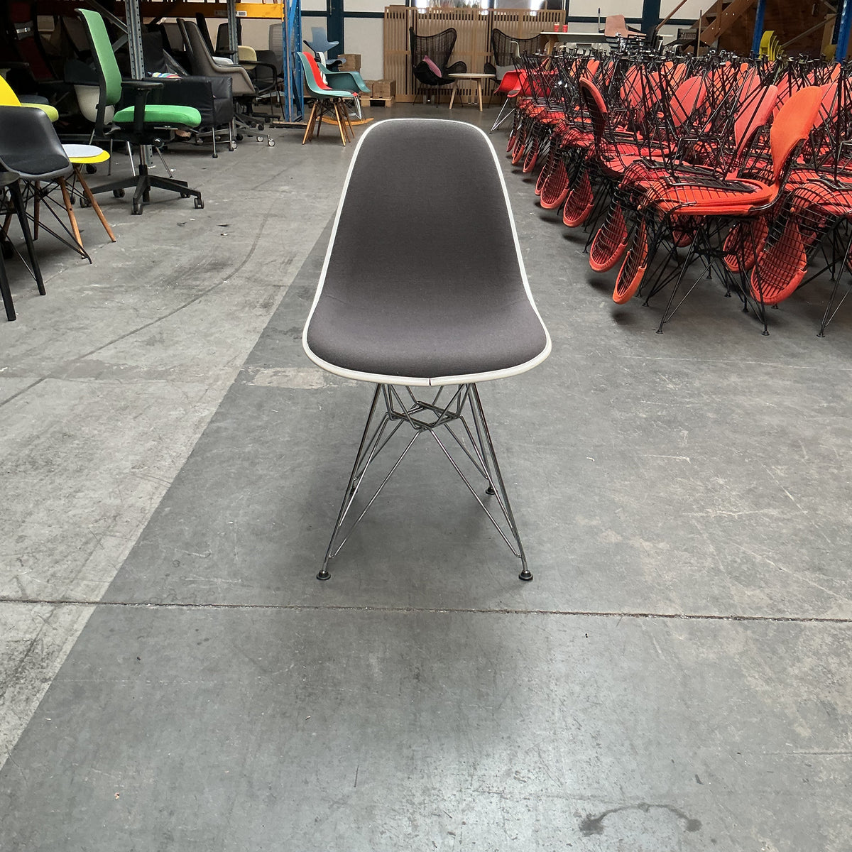 Vitra Eames DSR | Witte Kuip | Grijs gestoffeerd